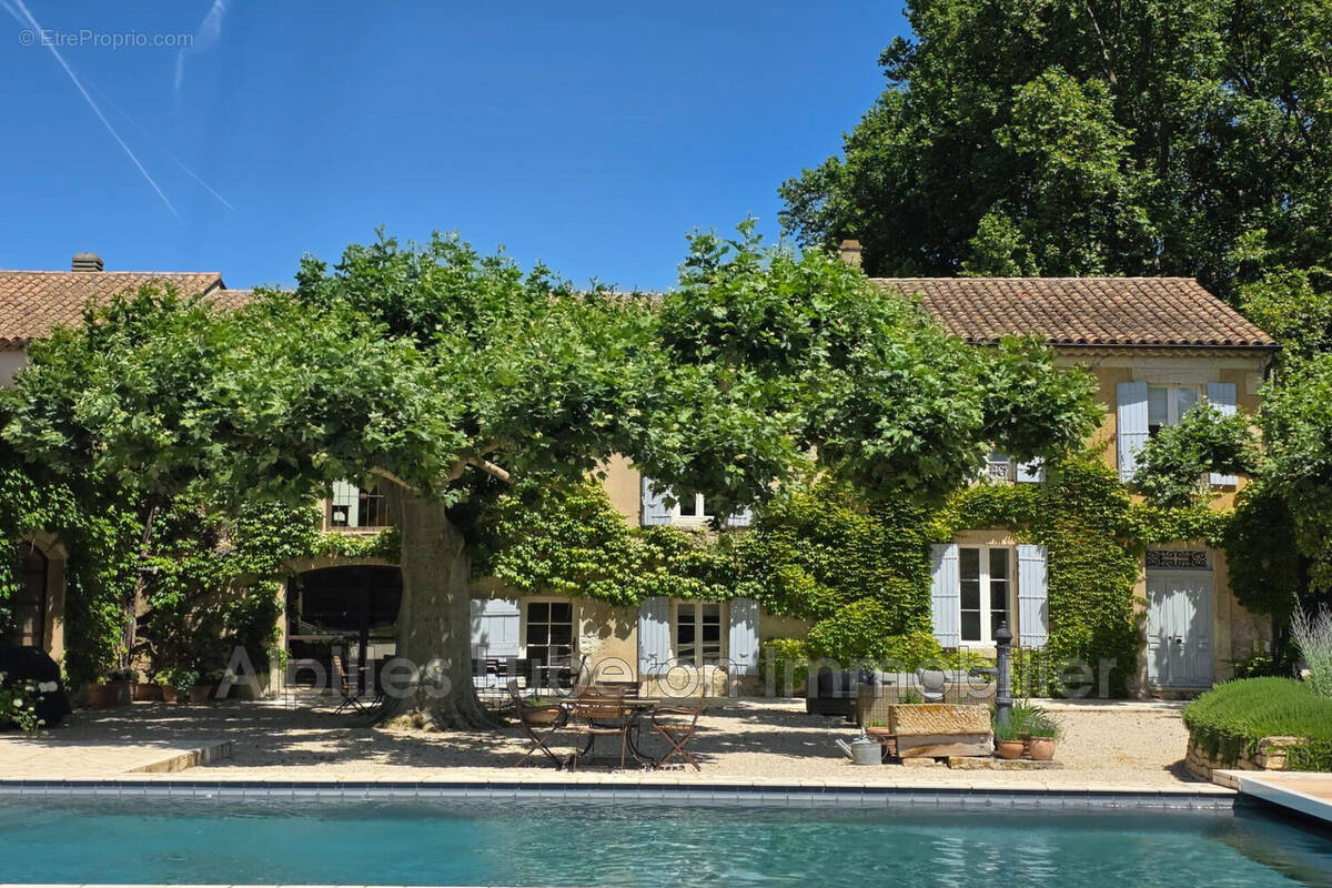 Maison à L'ISLE-SUR-LA-SORGUE