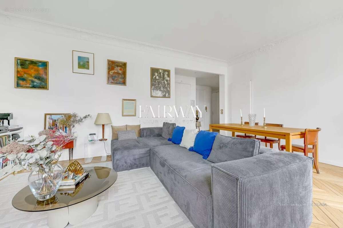 Appartement à PARIS-17E