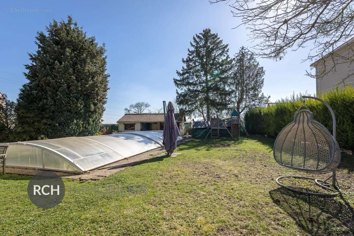 Maison à NEAUPHLE-LE-CHATEAU