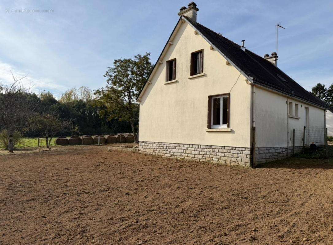 Maison à MOLAC