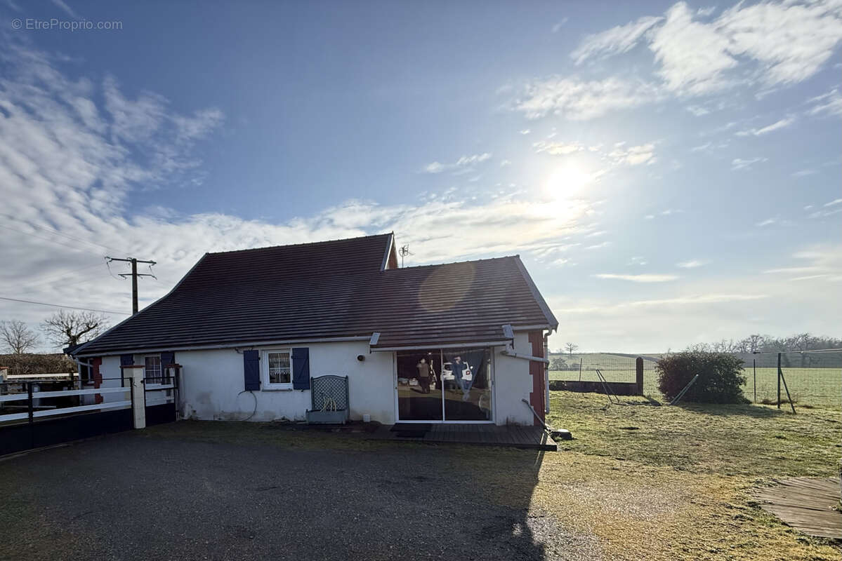 Maison à SAINT-MARCEL-EN-MURAT