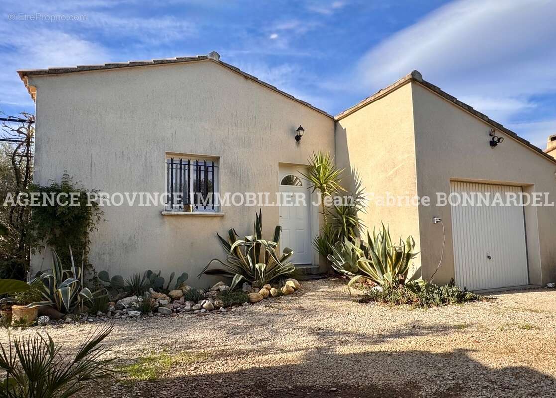 Maison à SAINTE-CECILE-LES-VIGNES