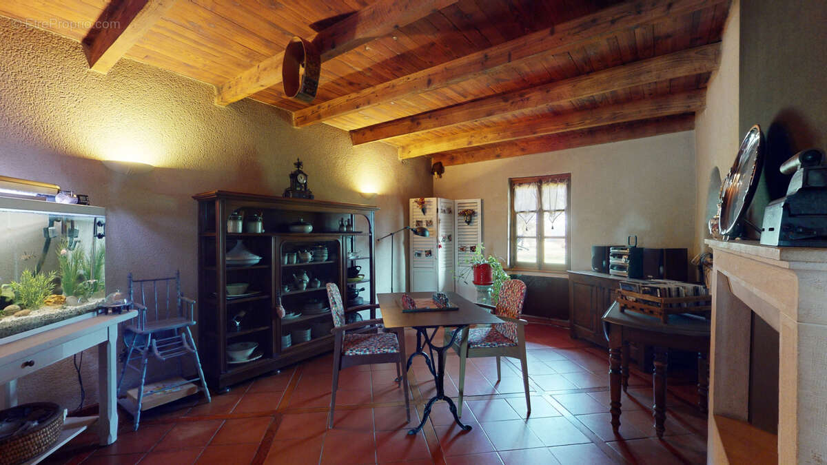Maison à CHANOZ-CHATENAY