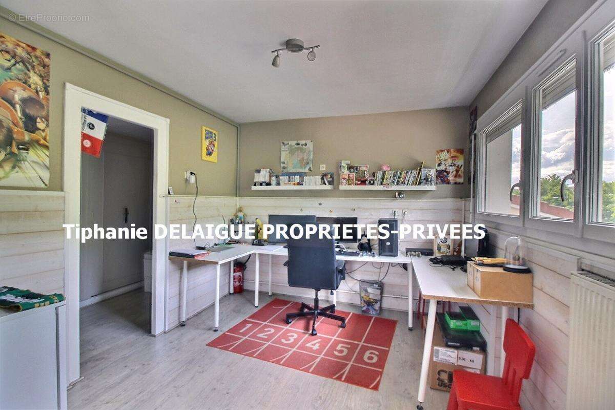 Maison à LE CHAMBON-FEUGEROLLES