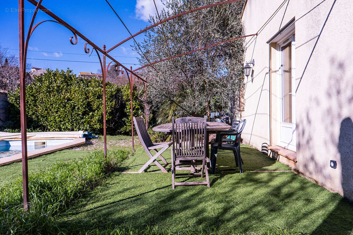 Maison à SAINTE-ANASTASIE-SUR-ISSOLE