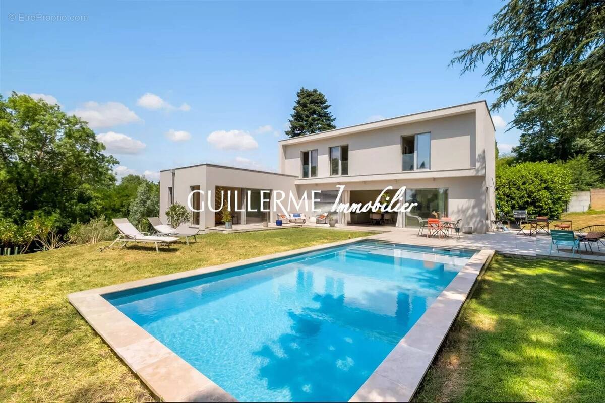 Maison à LA TOUR-DE-SALVAGNY