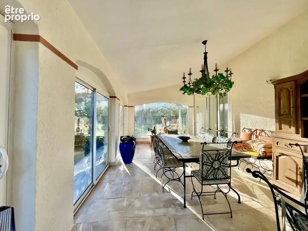 Villa d'architecte F7 360m² utiles sur une parcelle de 4306m². - photo 8