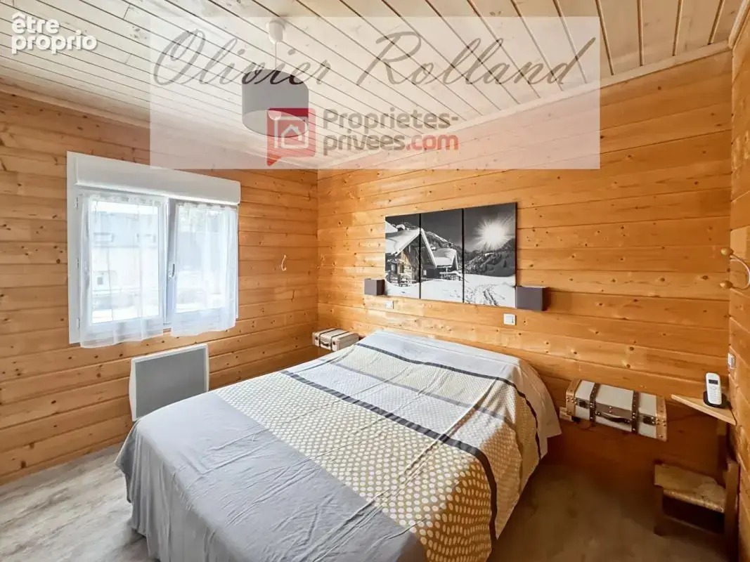 Chalet d'exception en bois massif (DPE B) - Plain-pied 135 m², 4 chambres, véranda & annexes sur 1 318 m² de terrain - photo 11