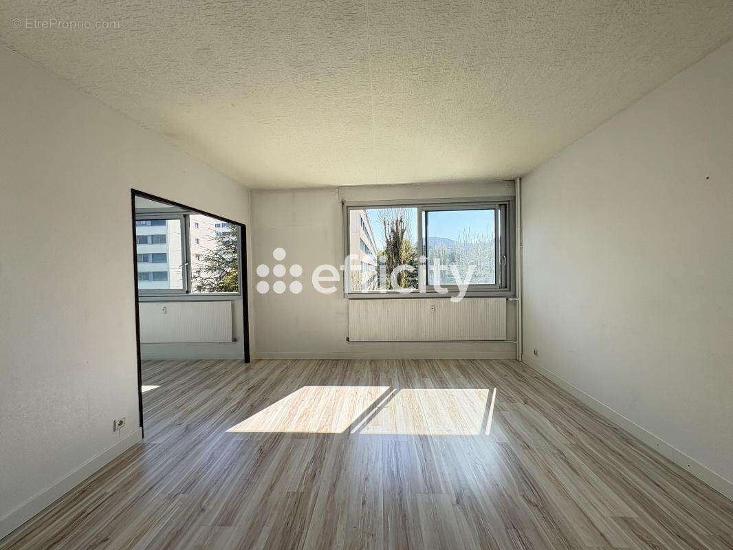 Appartement à SEYSSINET-PARISET