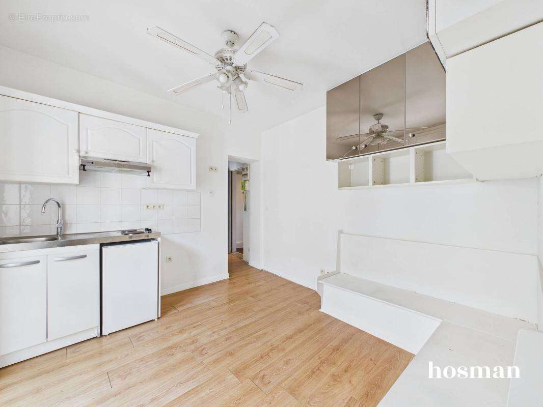 A réagencer ! 2/3 pièces de 46m² - Calme et copropriété rénovée - Métro Anvers - Rue Seveste - photo 10