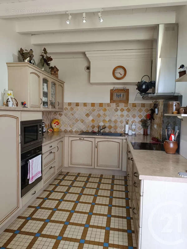 Maison 129 m² à Les Eglisottes-Et-Chalaures  - photo 3