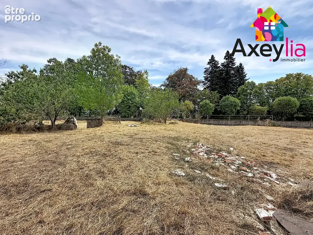 A vendre - melay - terrain constructible viabilisé avec dépendance - photo 3