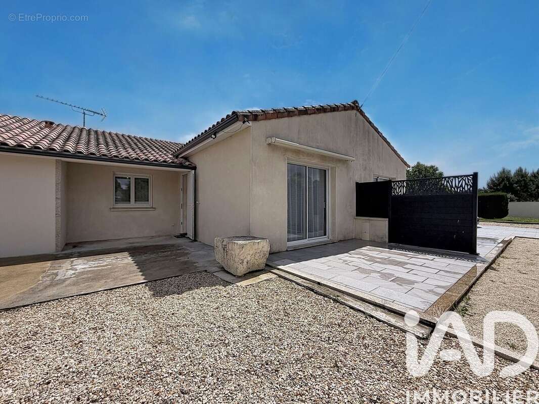 Maison 114 m² à Clam  - photo 5