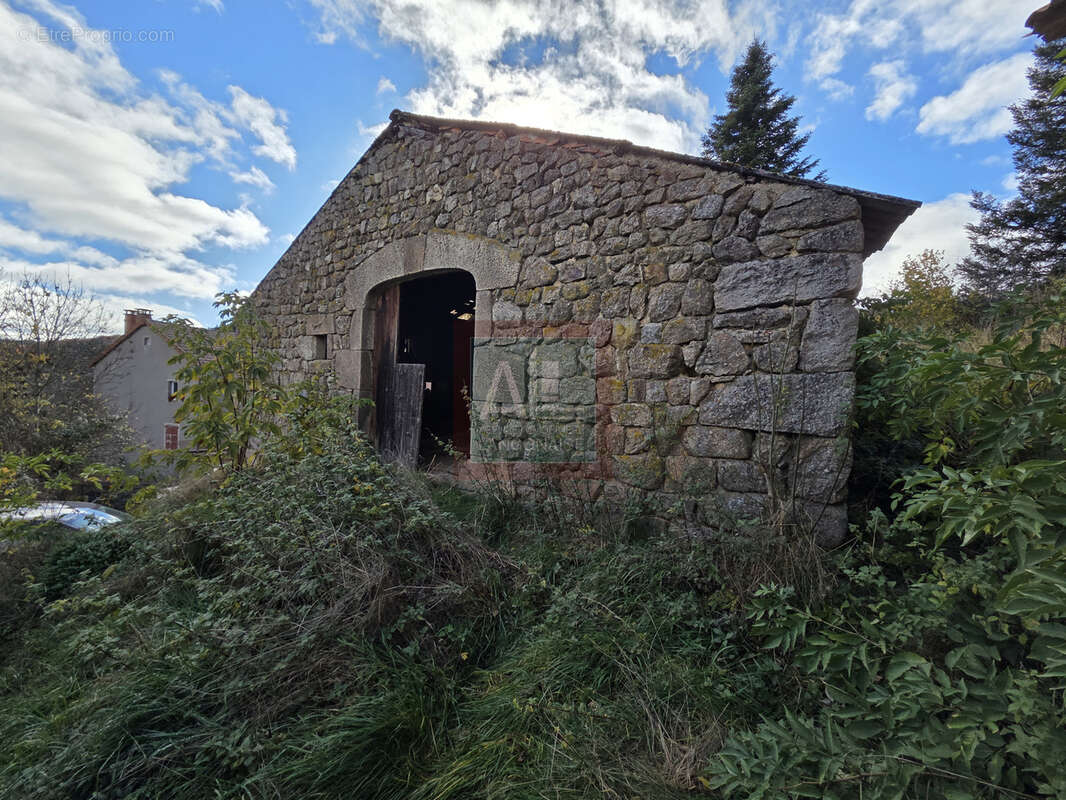 Maison à CHAMBON-LE-CHATEAU