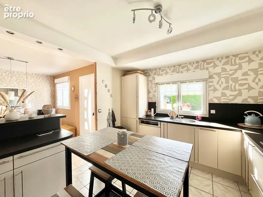 Maison Hérouvillette à vendre 5 pièce(s) 100.4 m2 - vie de plain pied - 3 chambres - véranda '- terrain 586 m² - photo 11