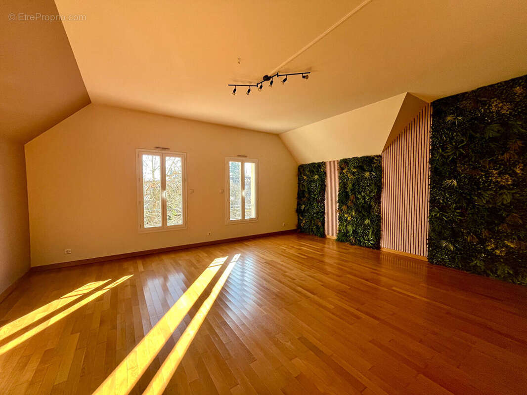 Maison à FEUCHEROLLES