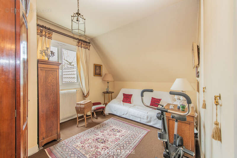 Maison à SAINT-NOM-LA-BRETECHE