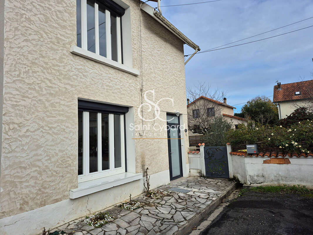 Maison à RUELLE-SUR-TOUVRE