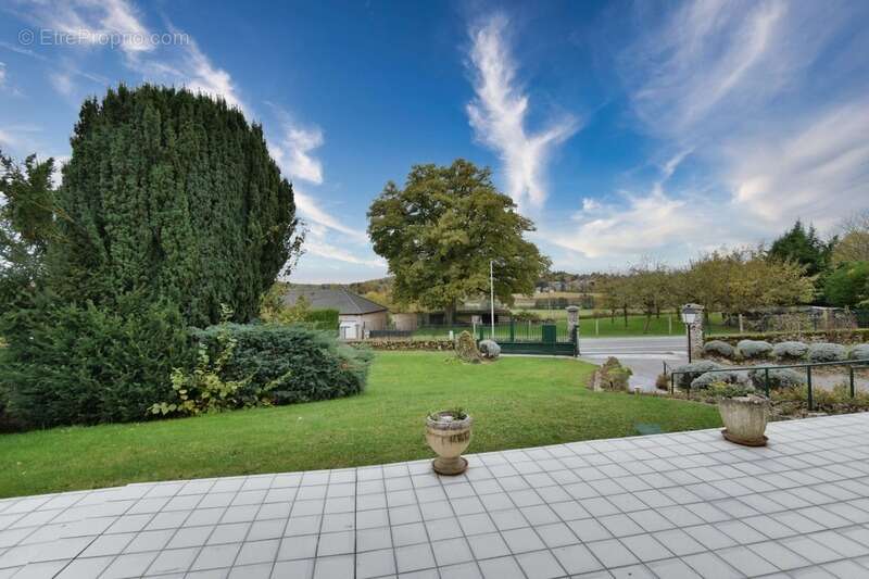 Maison à MONTMORT-LUCY