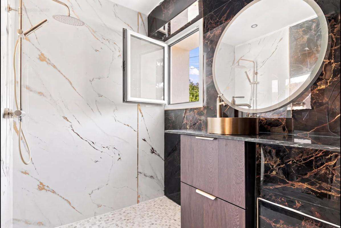 Maison de 7 pièces de 150 m² à Villejuif - photo 9