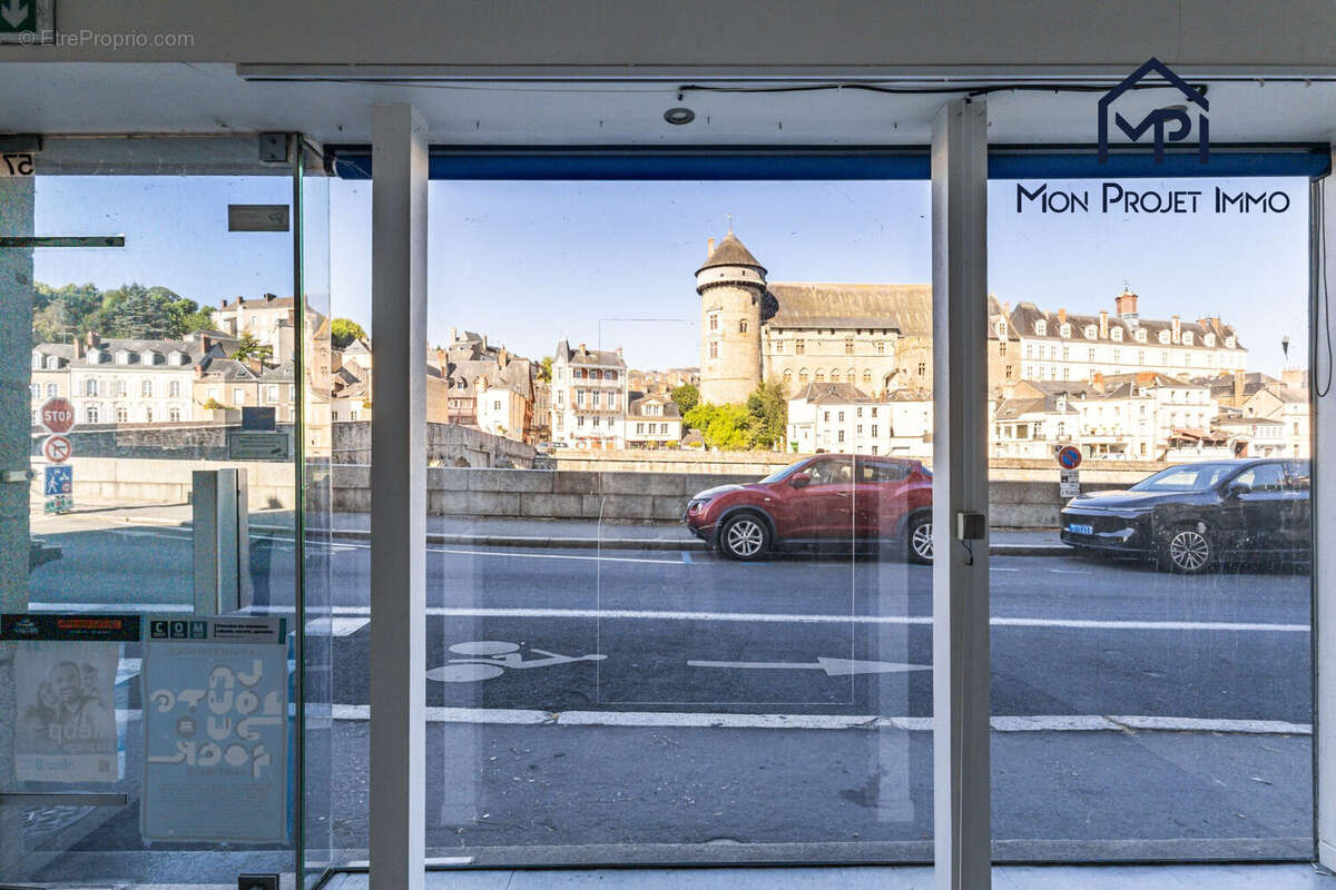 Commerce 71 m² à Laval  - photo 2