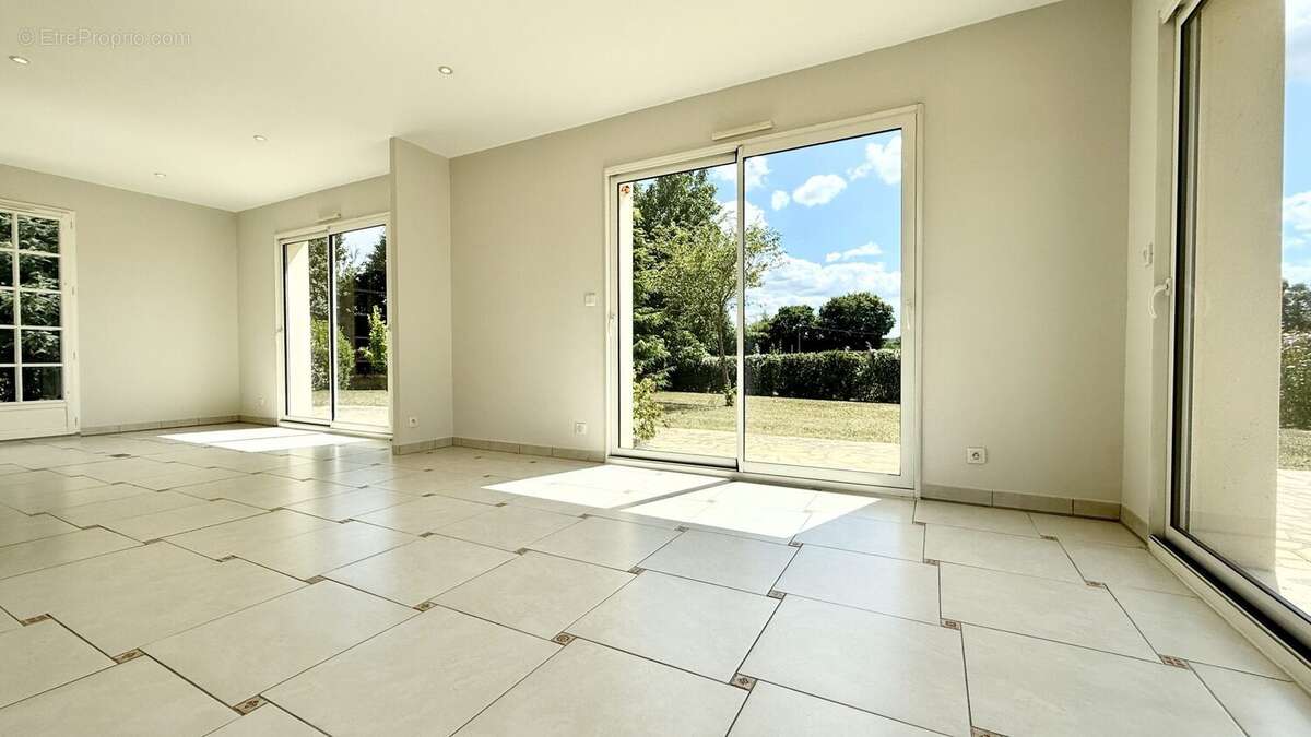 Maison 244 m² à Beaufay  - photo 6