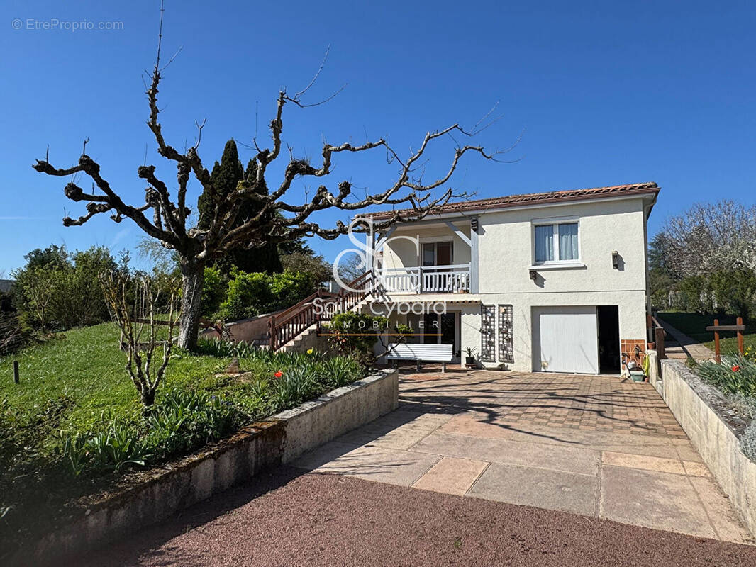 Maison à FLEAC