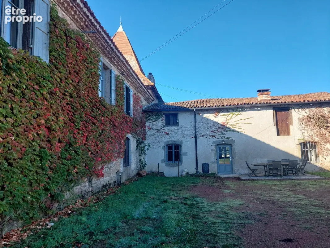 A VENDRE Demeure de charme Pommiers En Forez 435 m2 - photo 4