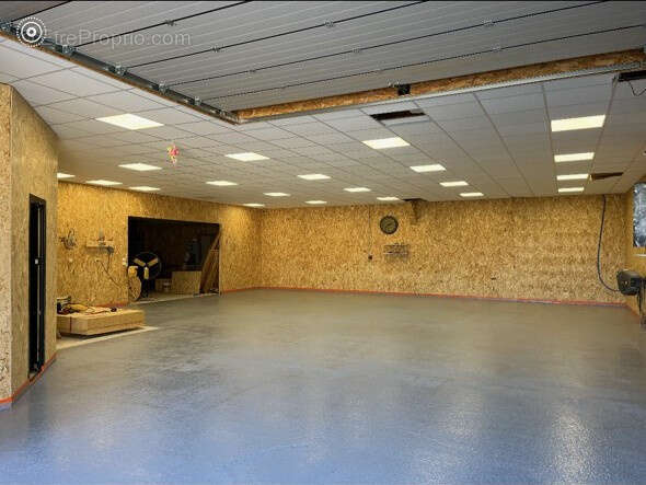 Commerce à MONTAULIN