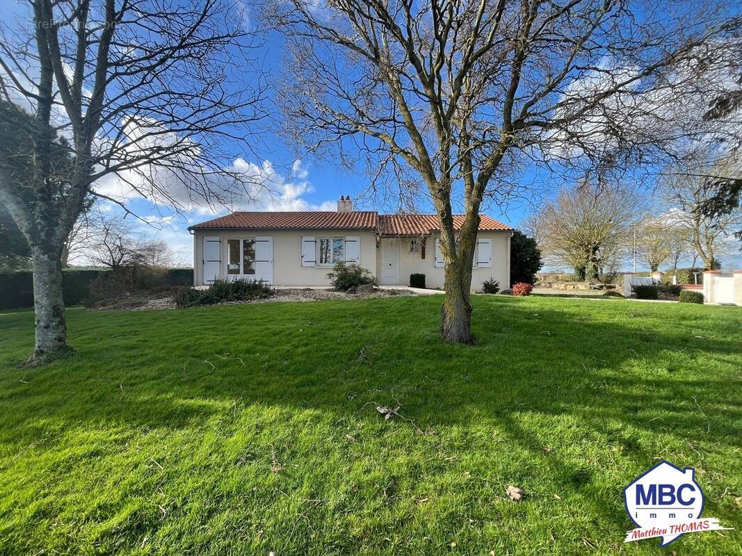 Maison à SAINT-CHRISTOPHE-DU-BOIS