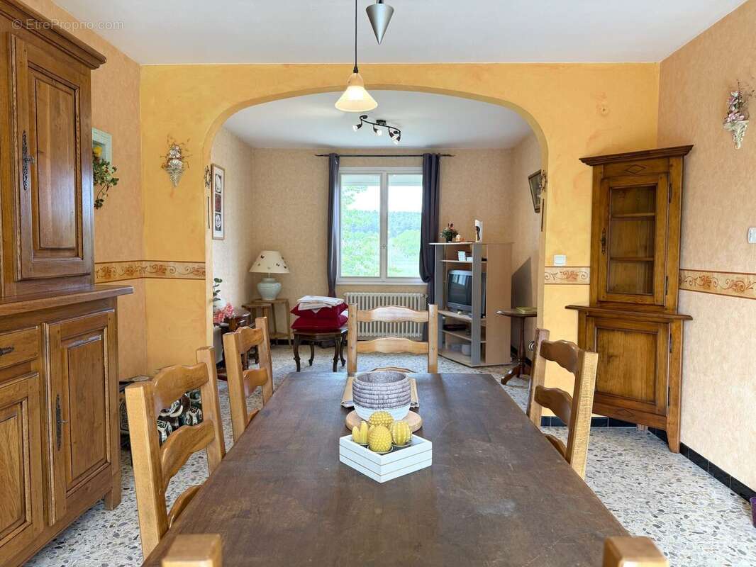 Séjour - Maison à MONTFORT-LE-GESNOIS