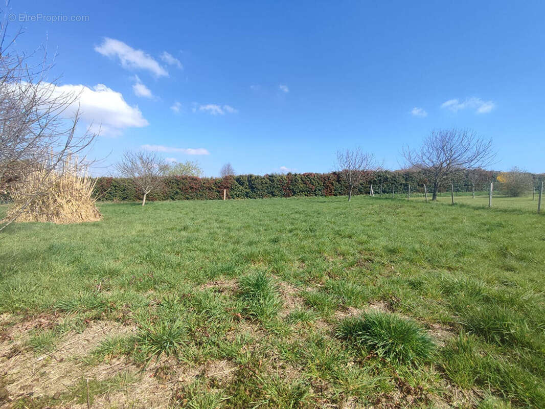 Terrain à BOSMIE-L'AIGUILLE