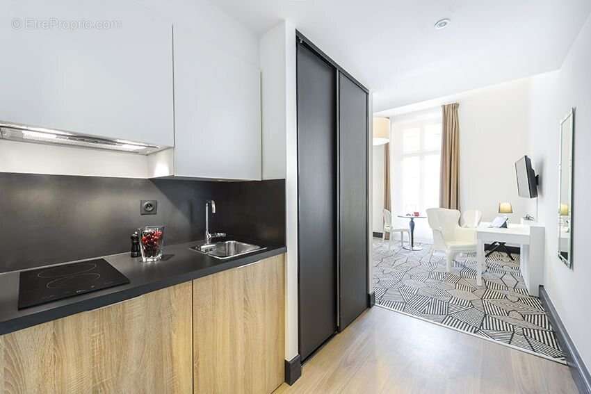 INVESTISSEMENT LOCATIF  Nîmes  Résidence d'Affaires Appart'City Collection Nîmes Arènes - 6, 07 % de rentabilité - photo 3