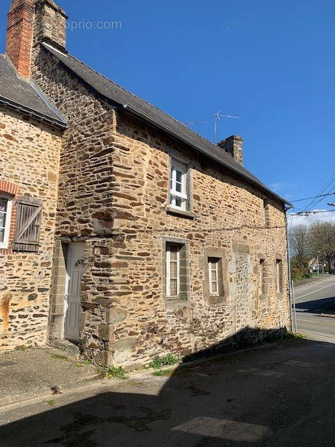Maison à AMBRIERES-LES-VALLEES