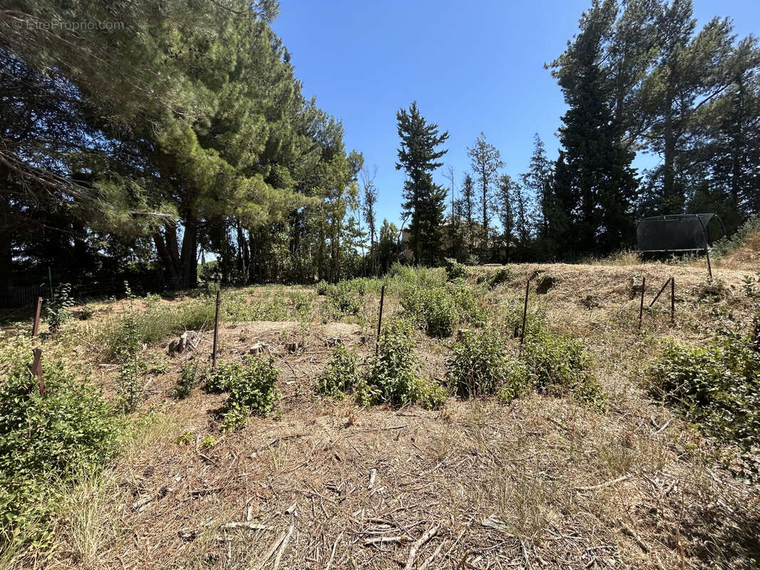 Terrain à PELISSANNE