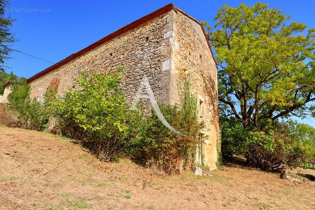 Maison et grange en pierre à rénover - photo 17