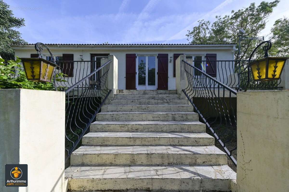 Maison à FRONTENAY-ROHAN-ROHAN