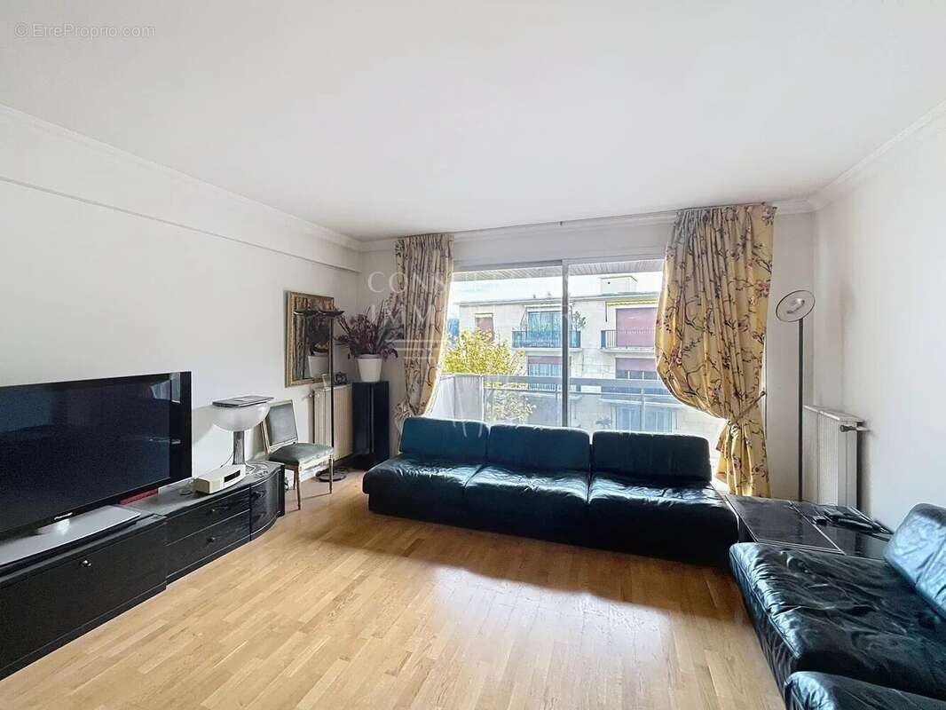 Appartement à NEUILLY-SUR-SEINE