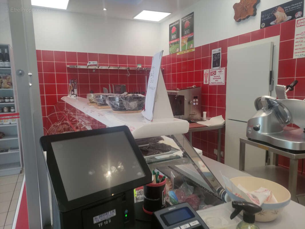 Commerce à CHATEAU-ARNOUX-SAINT-AUBAN