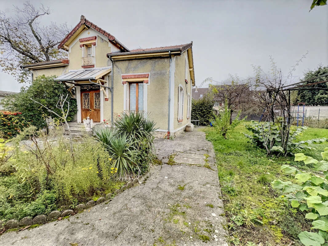 Maison à CHAMPIGNY-SUR-MARNE