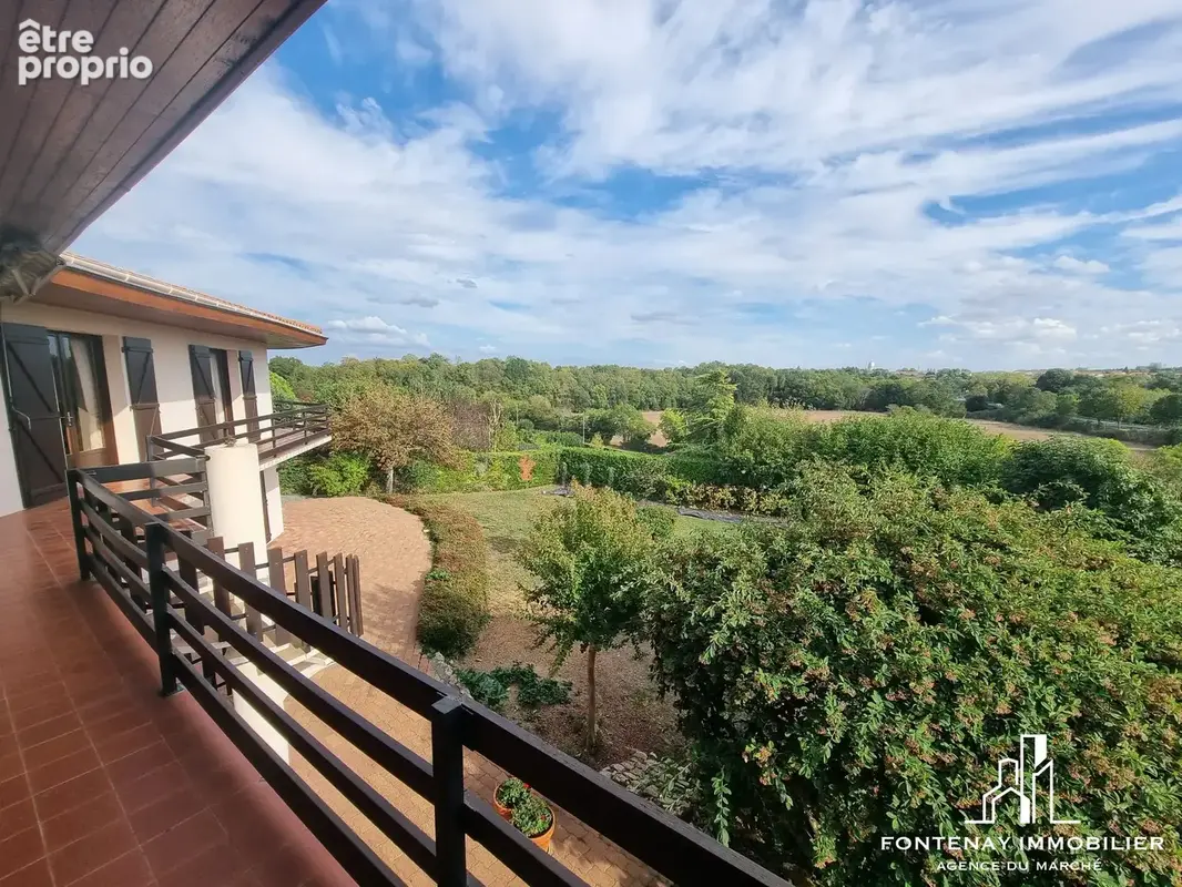 Maison 9 pièces 205 m² à vendre à Fontenay-Le-Comte (85200) - photo 2