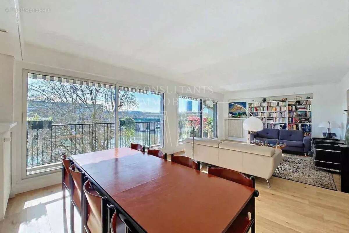 Appartement à PARIS-16E