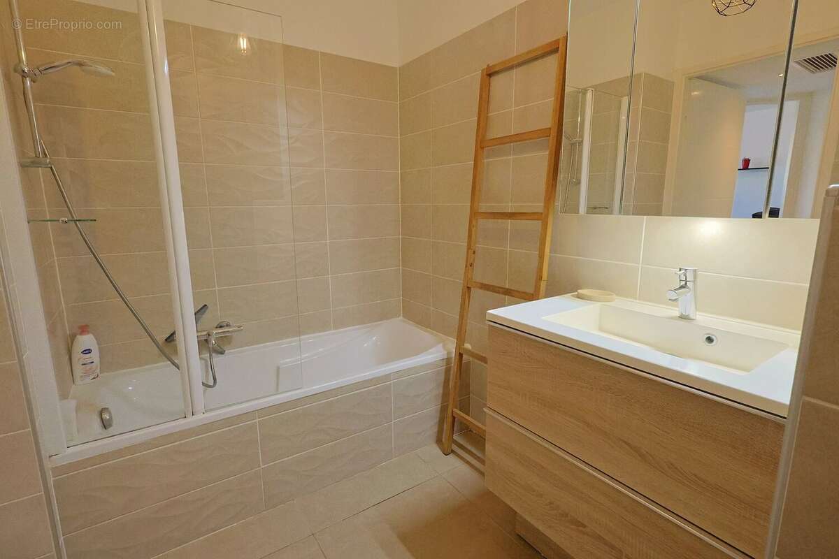 Appartement à VALLAURIS