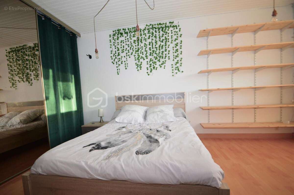 Maison à SAINT-LAURENT-DE-LA-SALANQUE