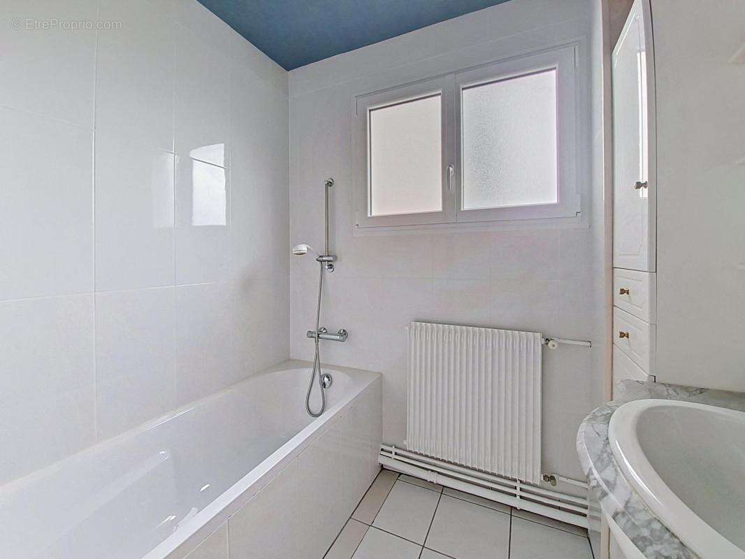 Appartement rénové de 81 m² – Résidence Saturne à Cholet - photo 8