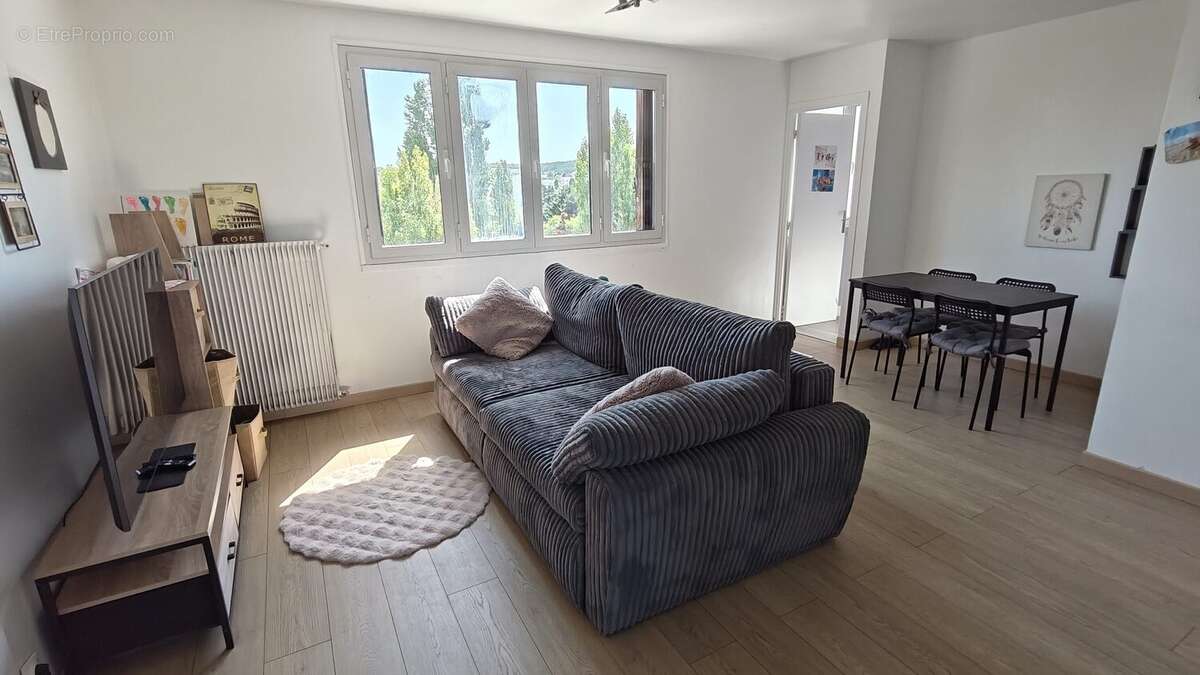 Appartement à LES CLAYES-SOUS-BOIS