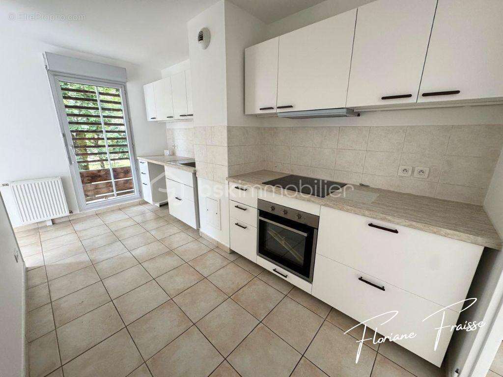 Appartement T4 de 84 m² – Terrasse – 3 Chambres – Place parking privative – Garage 30 m² en option - photo 7