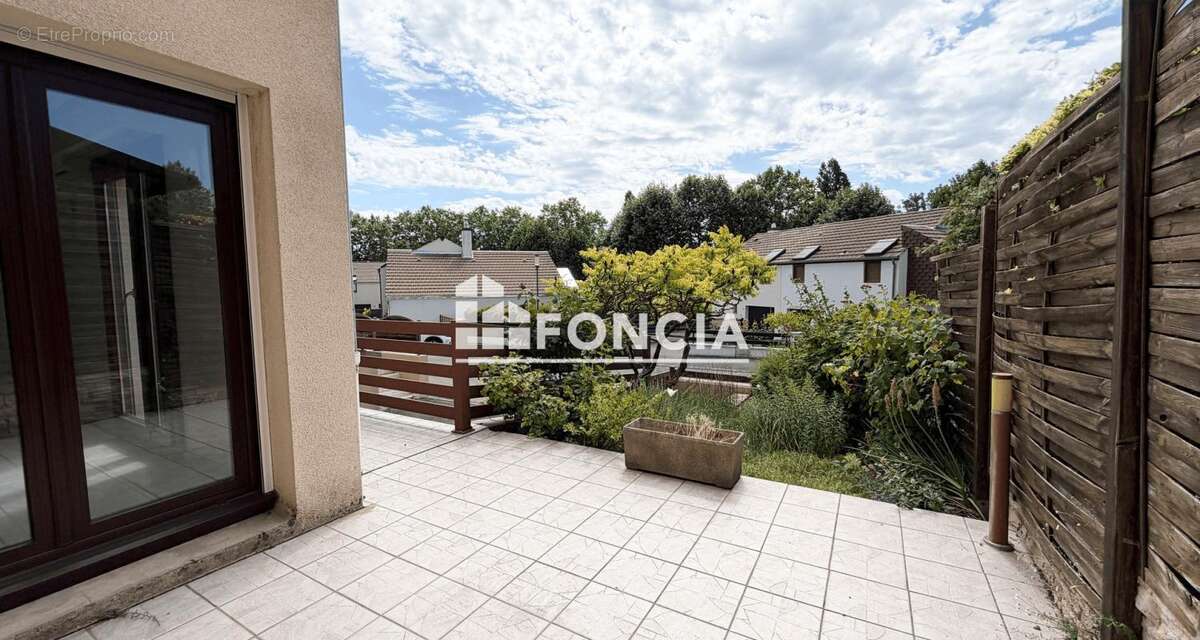 Saint-Apollinaire, très agréable et spacieuse appartement-maison jumelée sur 3 niveaux avec terrasse et jardinet - photo 9