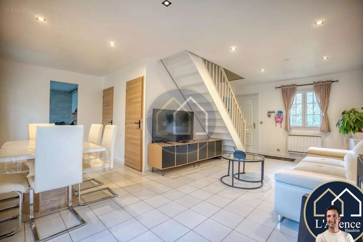 Maison à MONDONVILLE-SAINT-JEAN