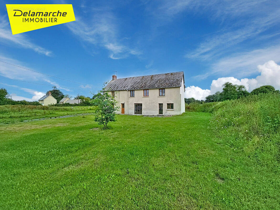 Maison à CERENCES